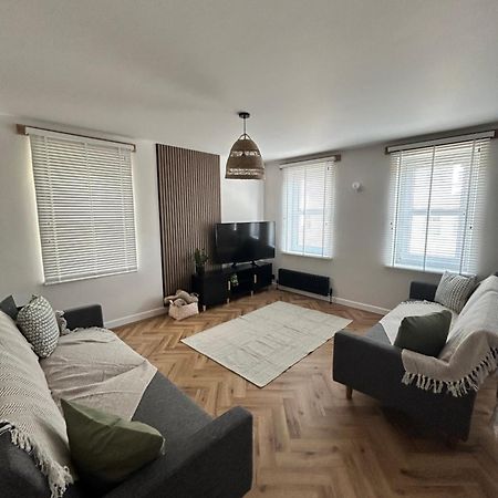 Harbour Apartment Сийтън Екстериор снимка